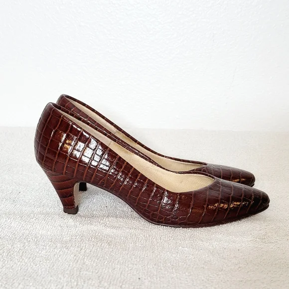 Vintage Hush Puppies Brown Crocodile Print Pumps Low Heel Slip On Shoes Size 7 - Picture 6 of 8
